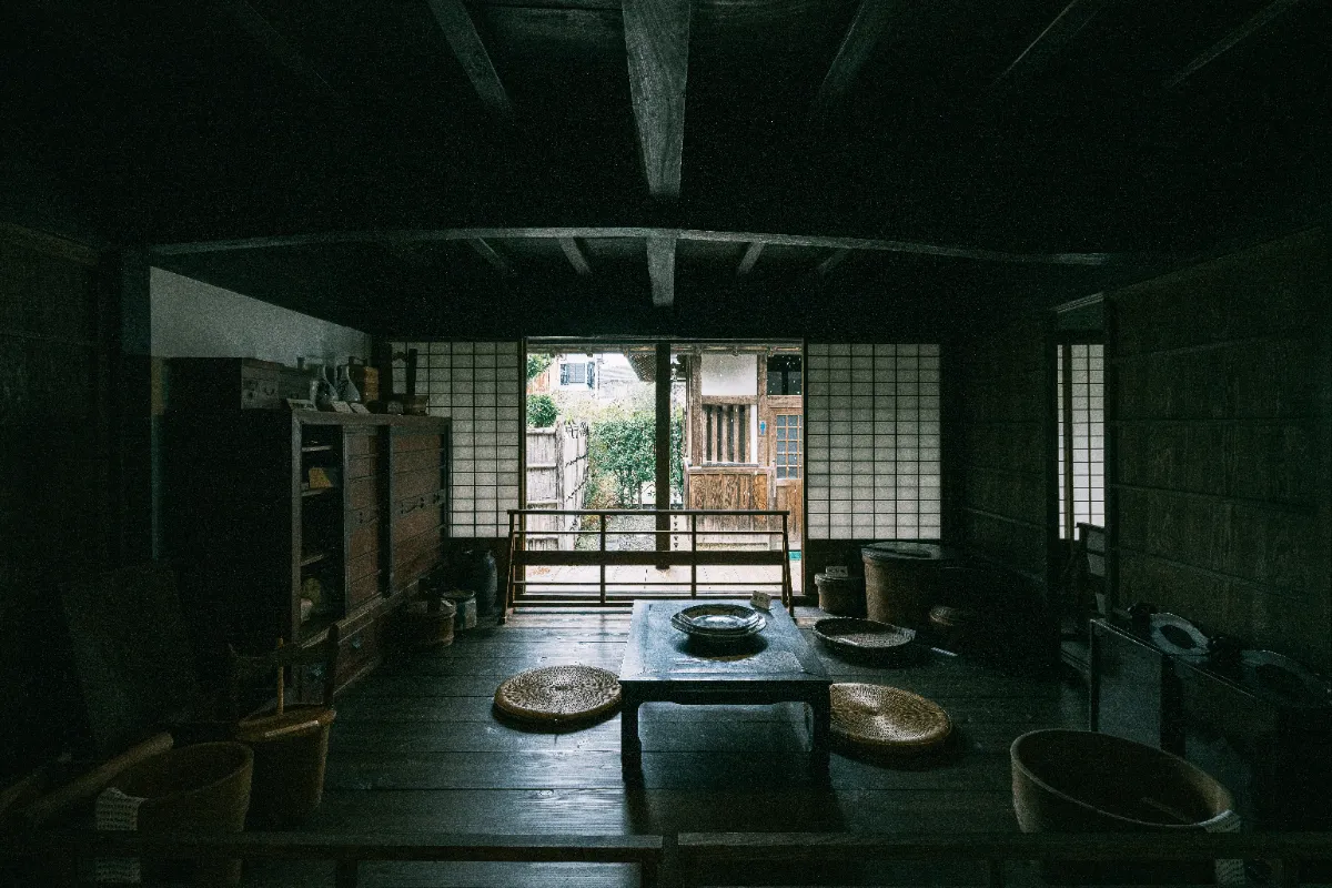闇釜  画像 贅沢に木をあしらった『旧吉原家住宅』で、大工の技に圧倒される歴史の旅！ | 大川WALK
