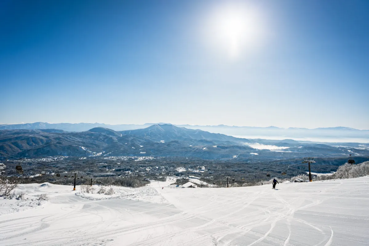 画廊池の平雪の道と妙高山 画廊池の平雪の道と妙高山 （妙高 杉ノ原 スキー場・天気積雪