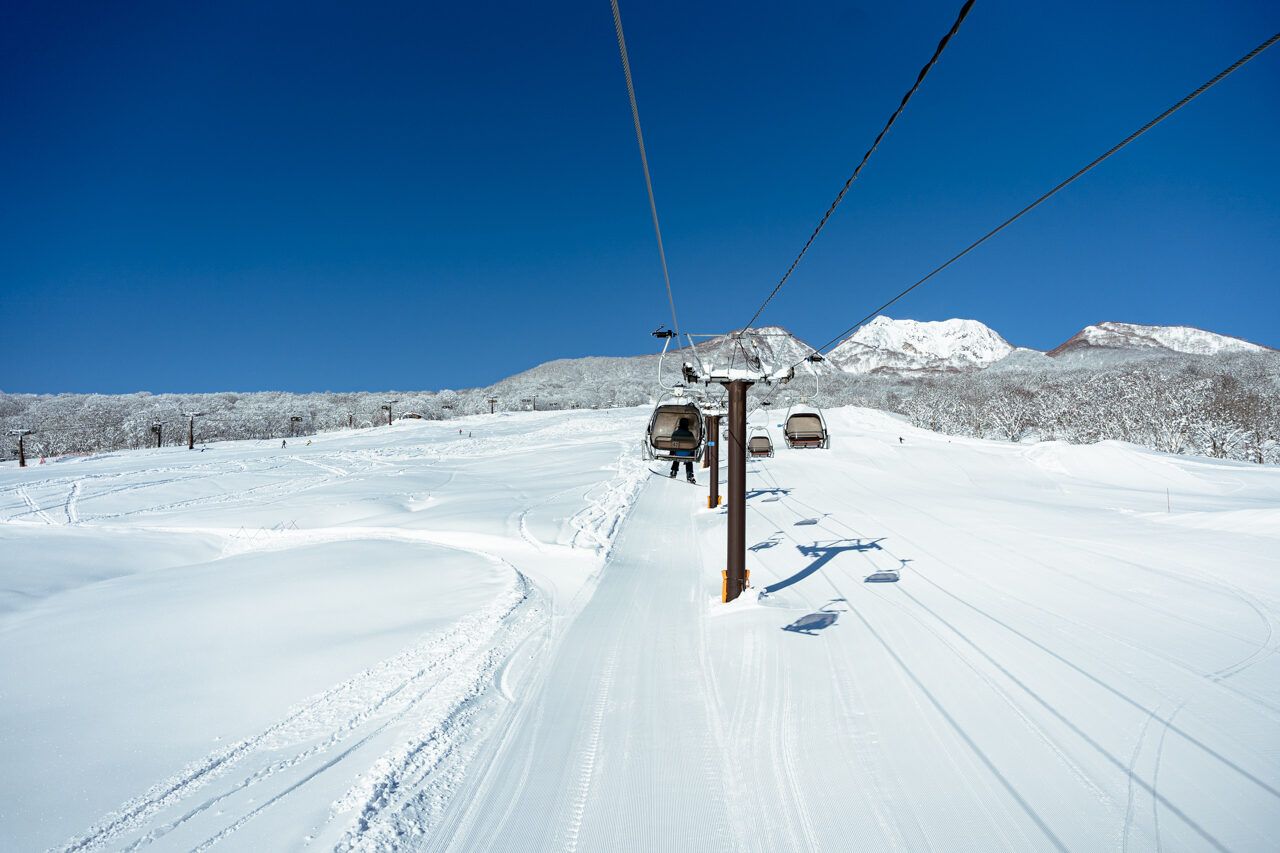 画廊池の平雪の道と妙高山 SNOW HEAVEN