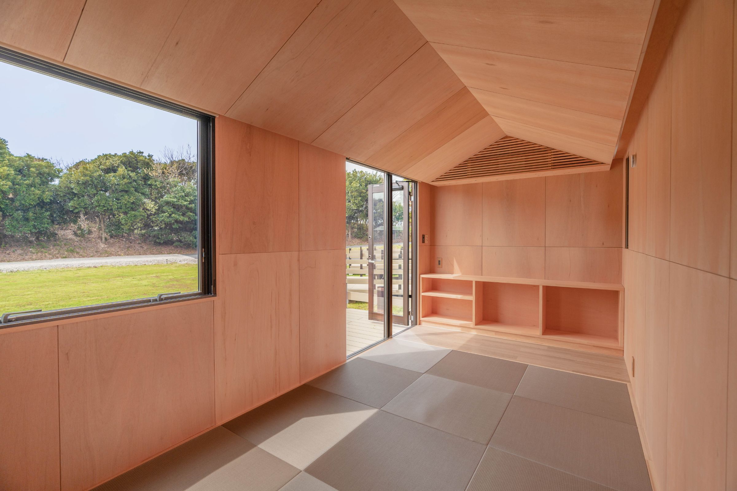 ニコイチ宿泊キャビンの内観