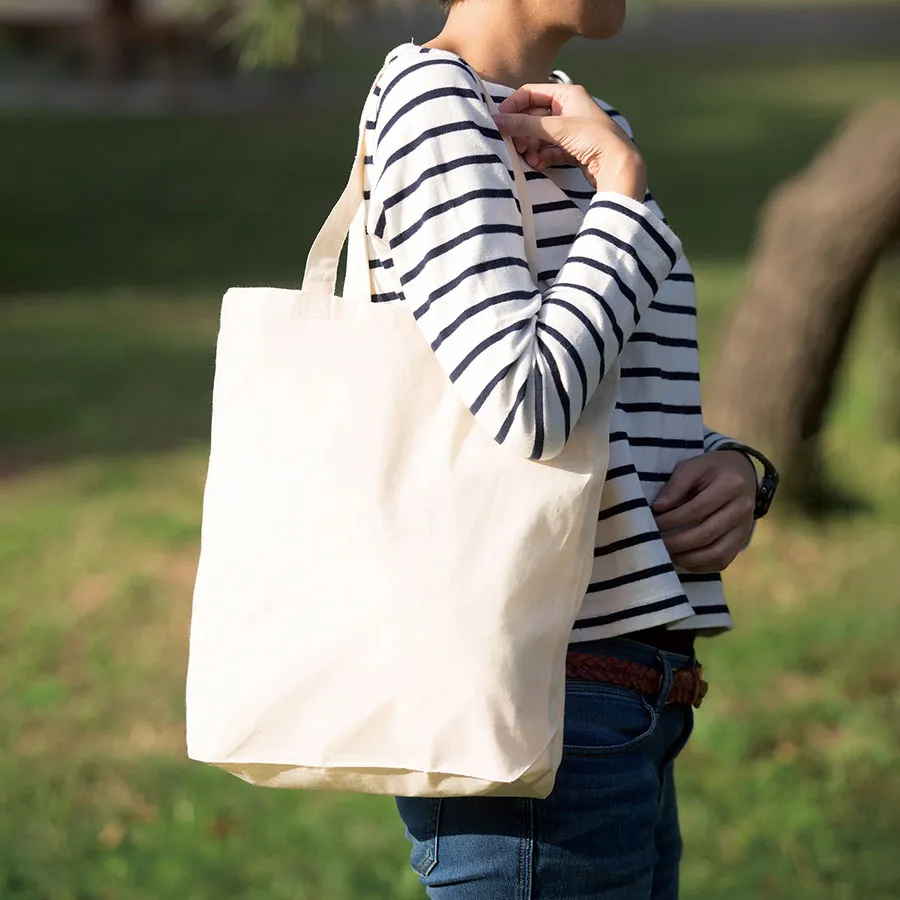 薄くて軽くて持ち歩きに便利！コットントートバッグに名入れ（V-Sprits様）