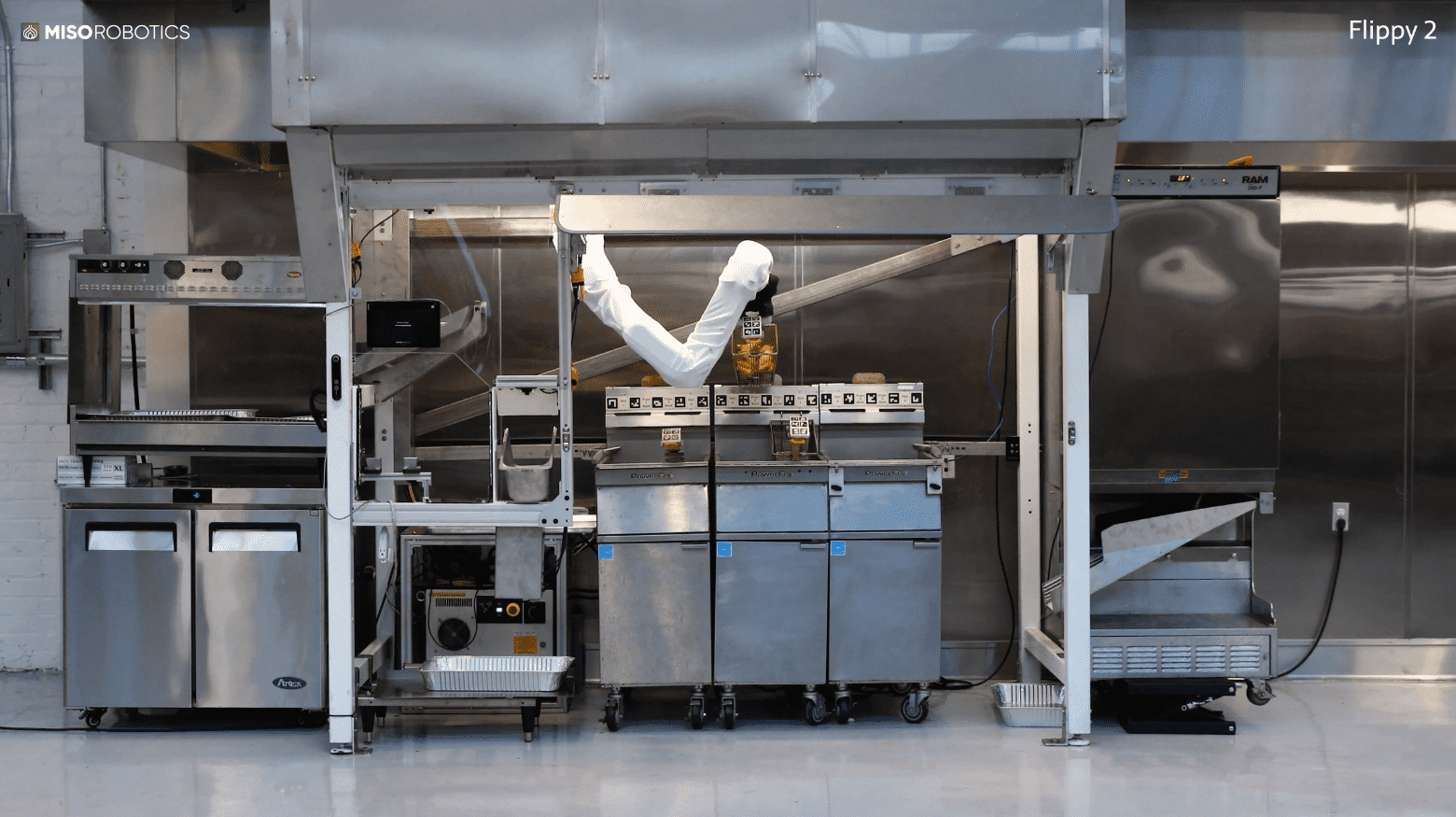 揚げ物を調理するフライステーション