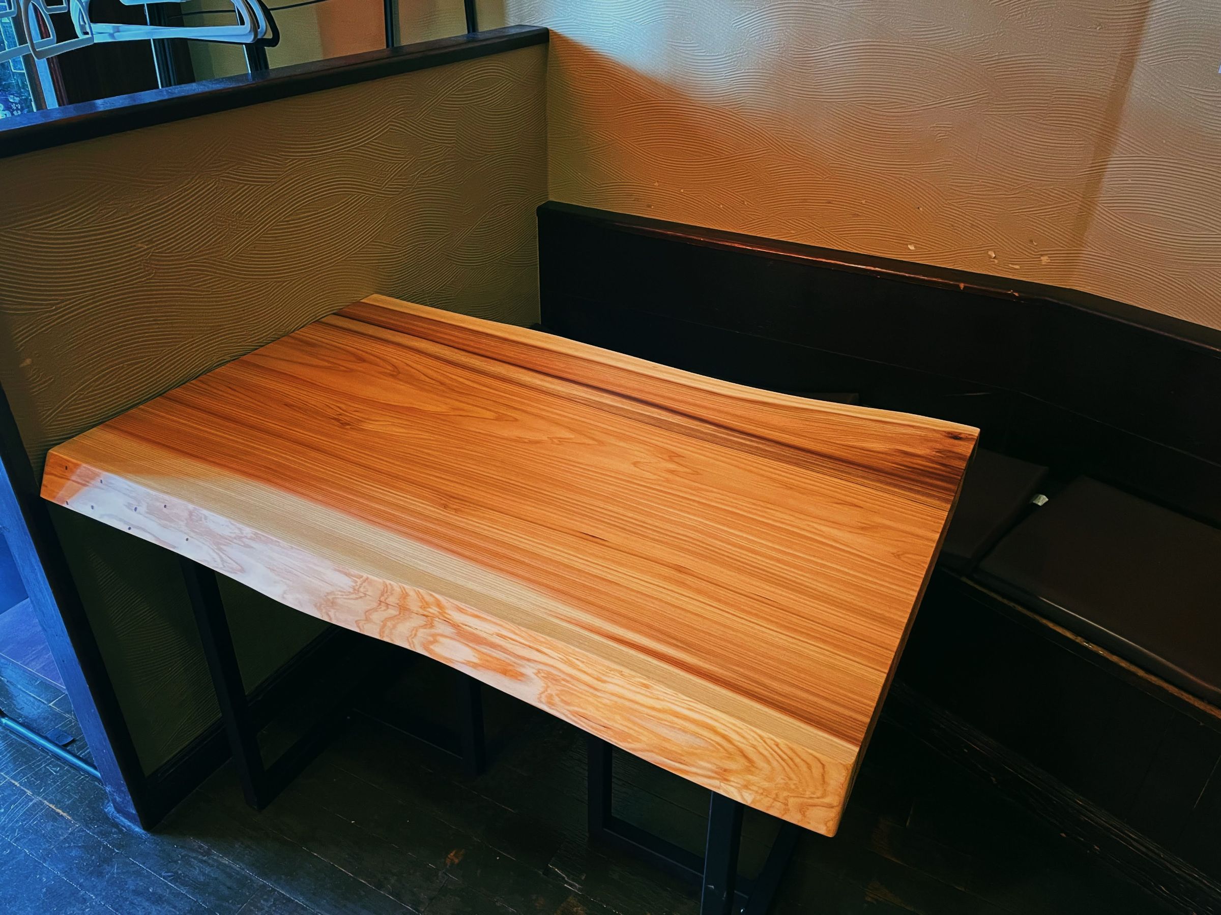 高野山天然杉の一枚板テーブル | 谷田木材-静岡県三島市にある木材会社