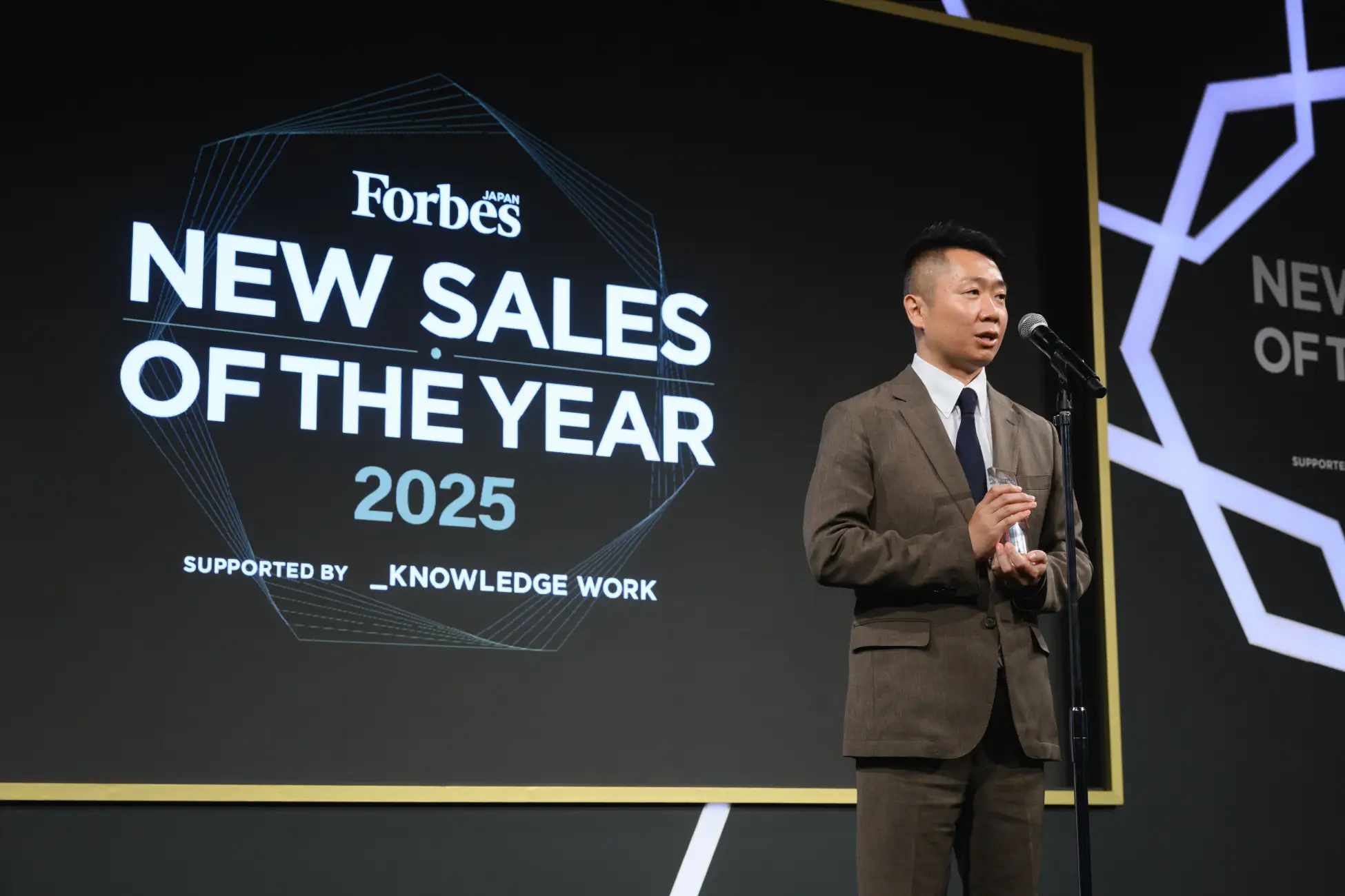 教育研修制度　ニューウェーブ集　株式会社アーバンプロデュース（51社事例集） s-1950x1300_91e38475-66e8-4bb2