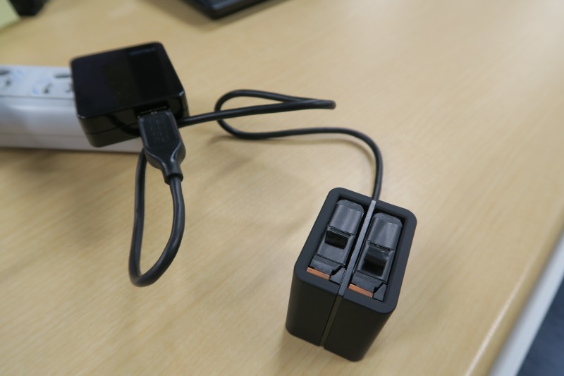 Gopro バッテリーの充電方法が知りたい | レンティオ ヘルプセンター