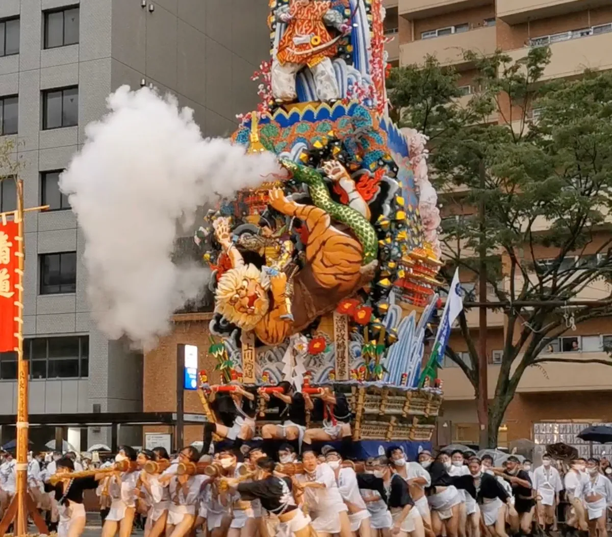 山笠祭 博多伝統の夏祭り「博多祇園山笠」を締めくくる「追い山笠」に参加しました！ | アークエルテクノロジーズ株式会社