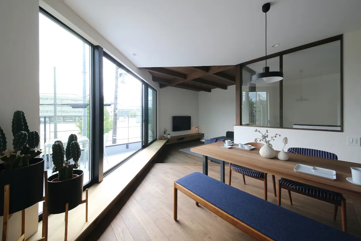 サンクンリビングとは？家族が自然に集まる「サンクンリビング（ピットリビング）」実例8選！後悔しないアイデアを紹介【間取りあり】 | 家づくりナビ