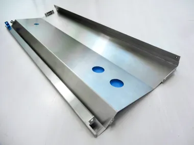 SUS304（ヘアライン仕上げ）の外観パネル加工、ファーストトライで完成