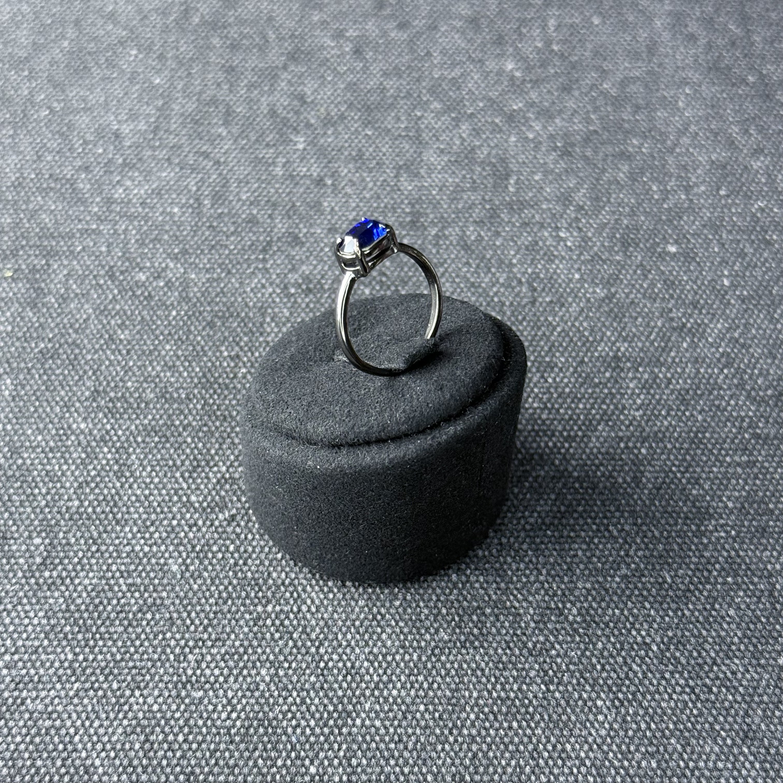 のお写真です。Ovalis lapis