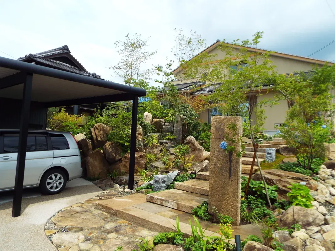 美濃加茂・可児エリアの外構‗駐車場と一体化した庭