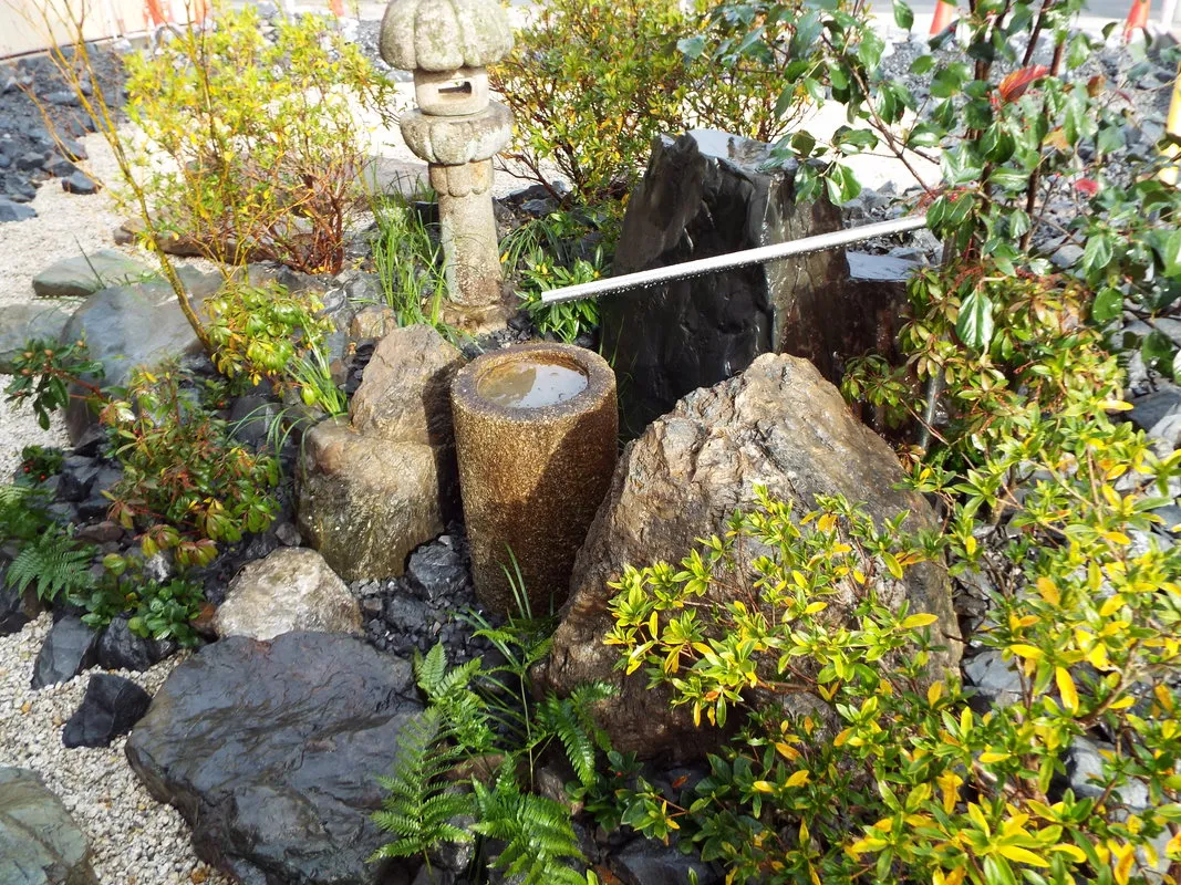 お客様の長手水鉢を再利用した純和風の庭／岐阜県関市｜施工事例｜岐阜
