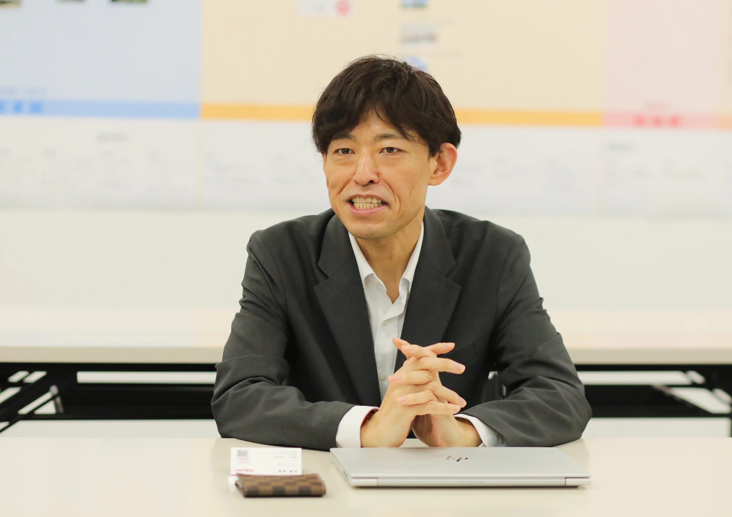 株式会社ビックカメラのご担当者様へのインタビュー風景