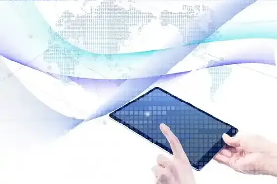 タブレットを操作する手