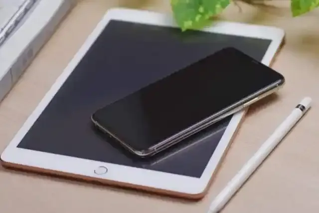 タブレットとスマートフォンとペン