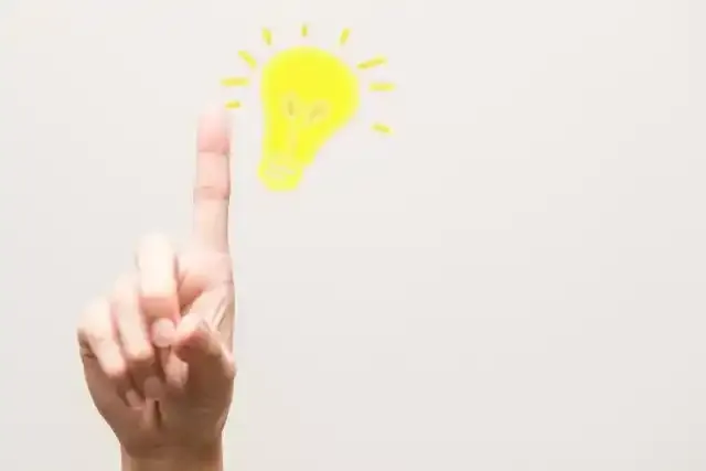 立った人差し指の近くに電球のイラスト