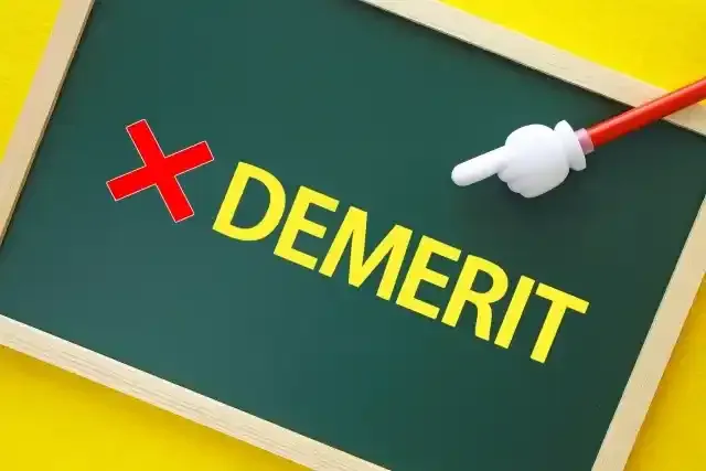 デメリット DEMERIT 悪いところ イメージ素材 指差し 黒板