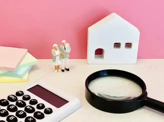 老人ホームへの住み替えを検討中の老夫婦