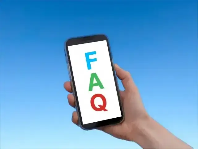 FAQとスマホを持つ手