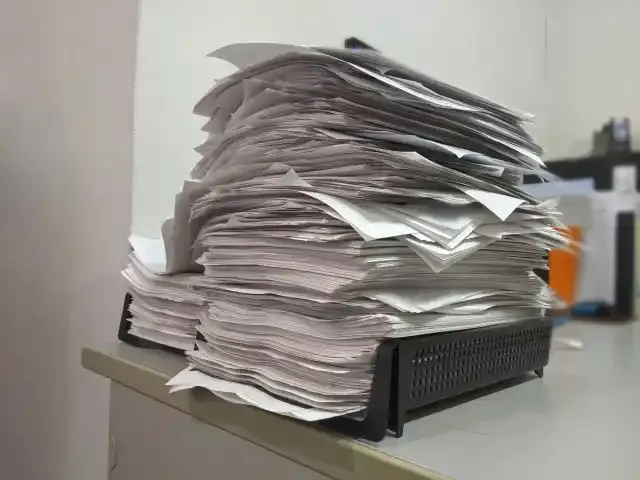 山積みの書類