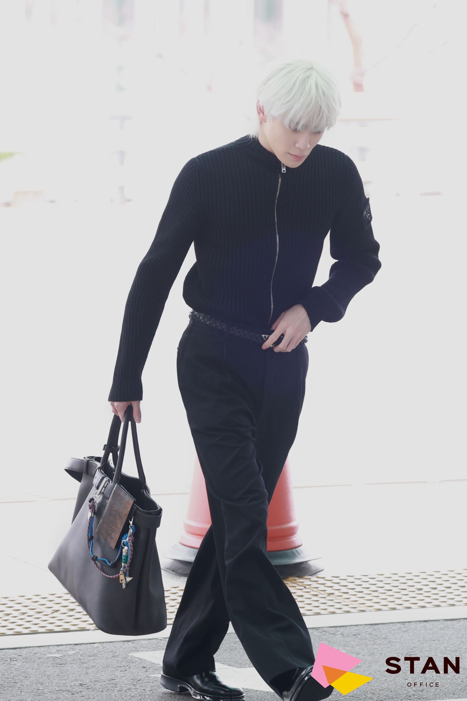 s-1600x2400_v-