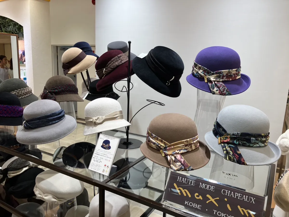 専用　マキシン　お花のフェルト帽子　美品 マキシン〉井筒屋創業90周年限定品発売 | 小倉店 | 井筒屋 IZUTSUYA