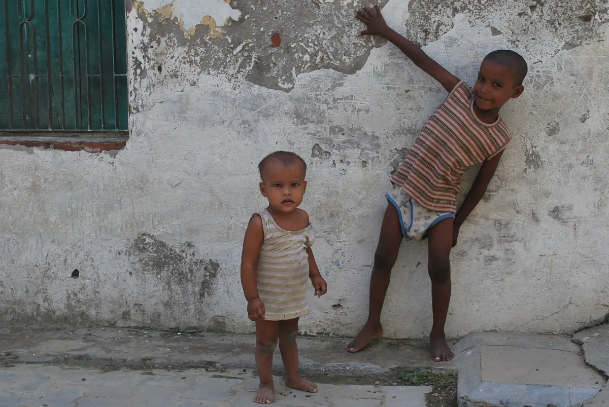 世界には学校に通えない子どもが1億人以上！その原因とは？