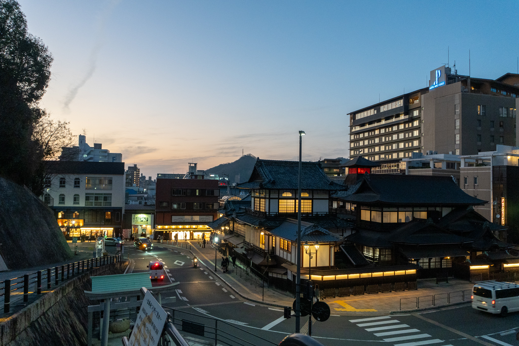 道後温泉本館が見える景色