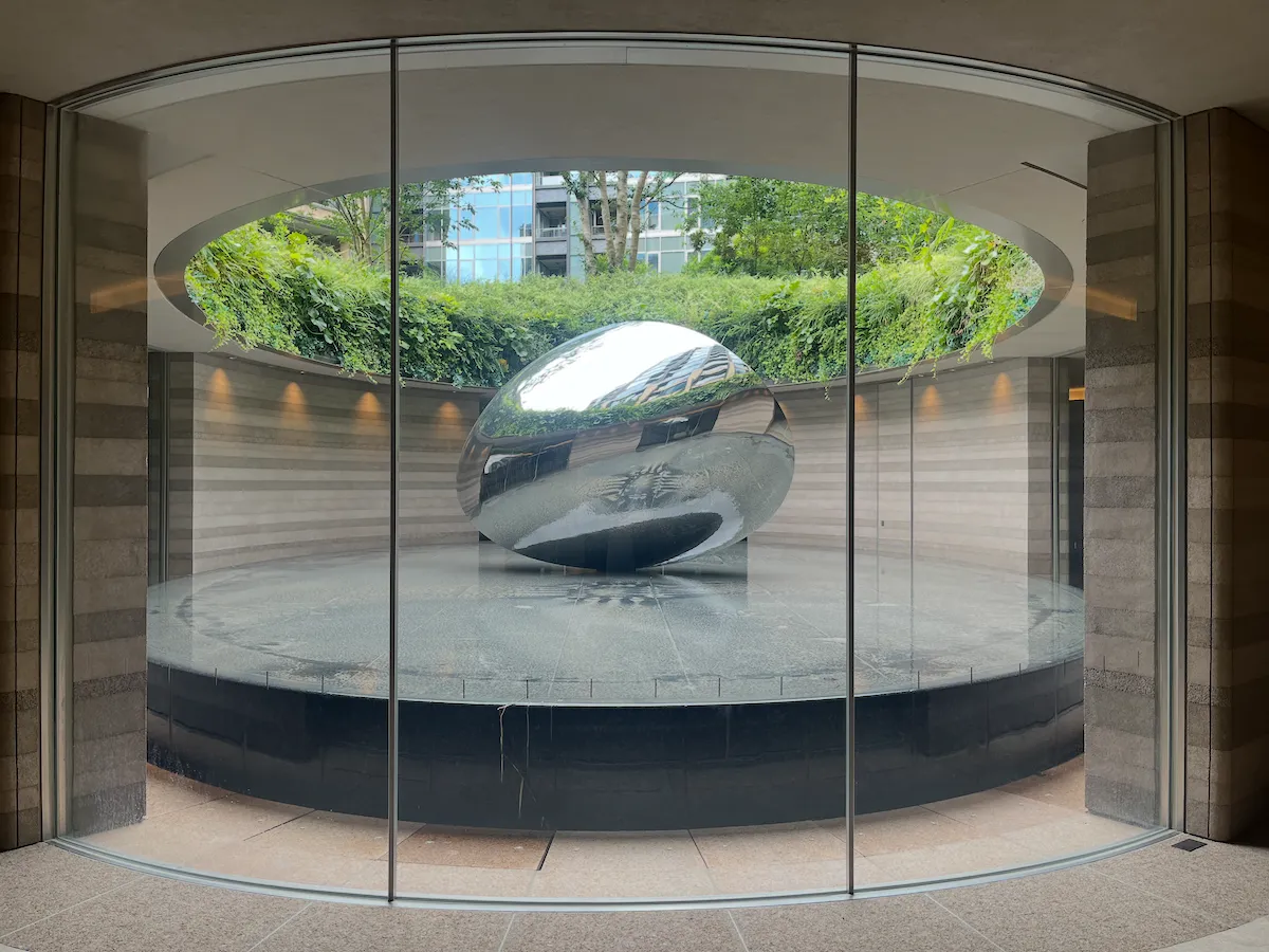 三田ガーデンヒルズで体感する、吉岡徳仁氏の「光」の世界の到達点