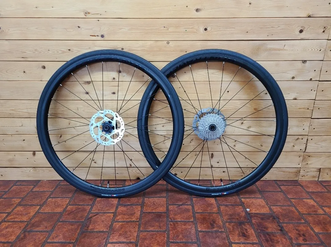 シマノBontrager TLR/CLINCHER ホイール前後