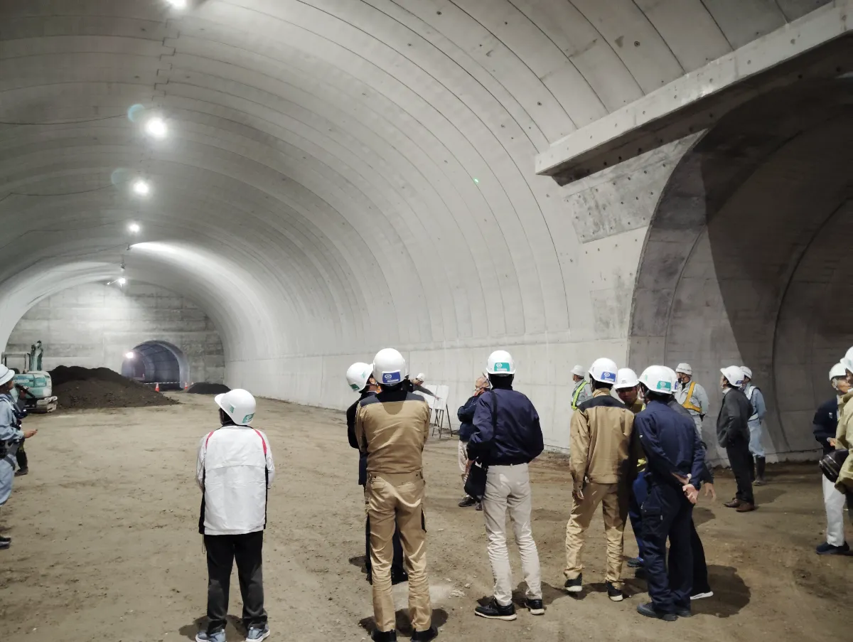 送毛トンネル工事誌』札幌開発建設部滝川道路事務所 1993年刊 ※