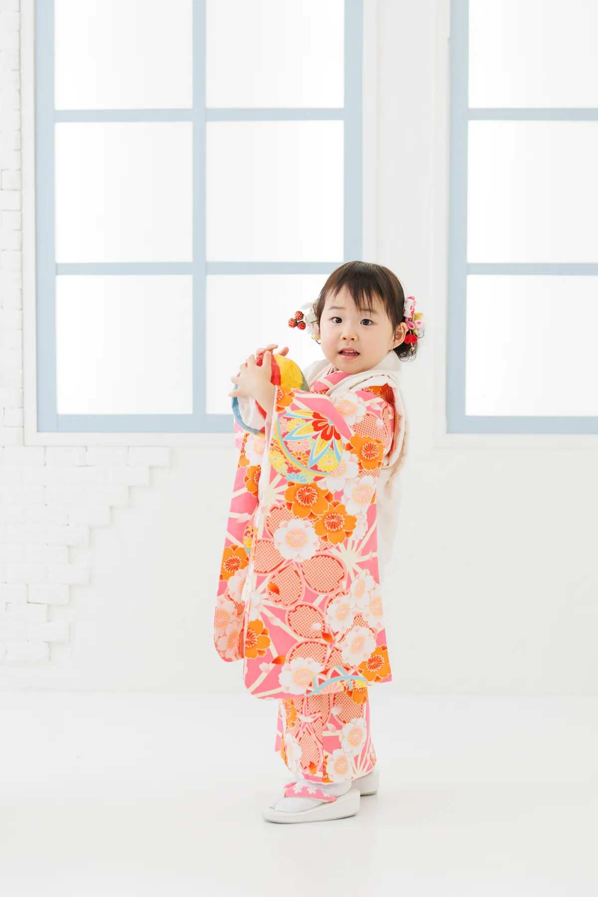 小松市からお越しの七五三撮影をした3歳女の子の被布姿と笑顔
