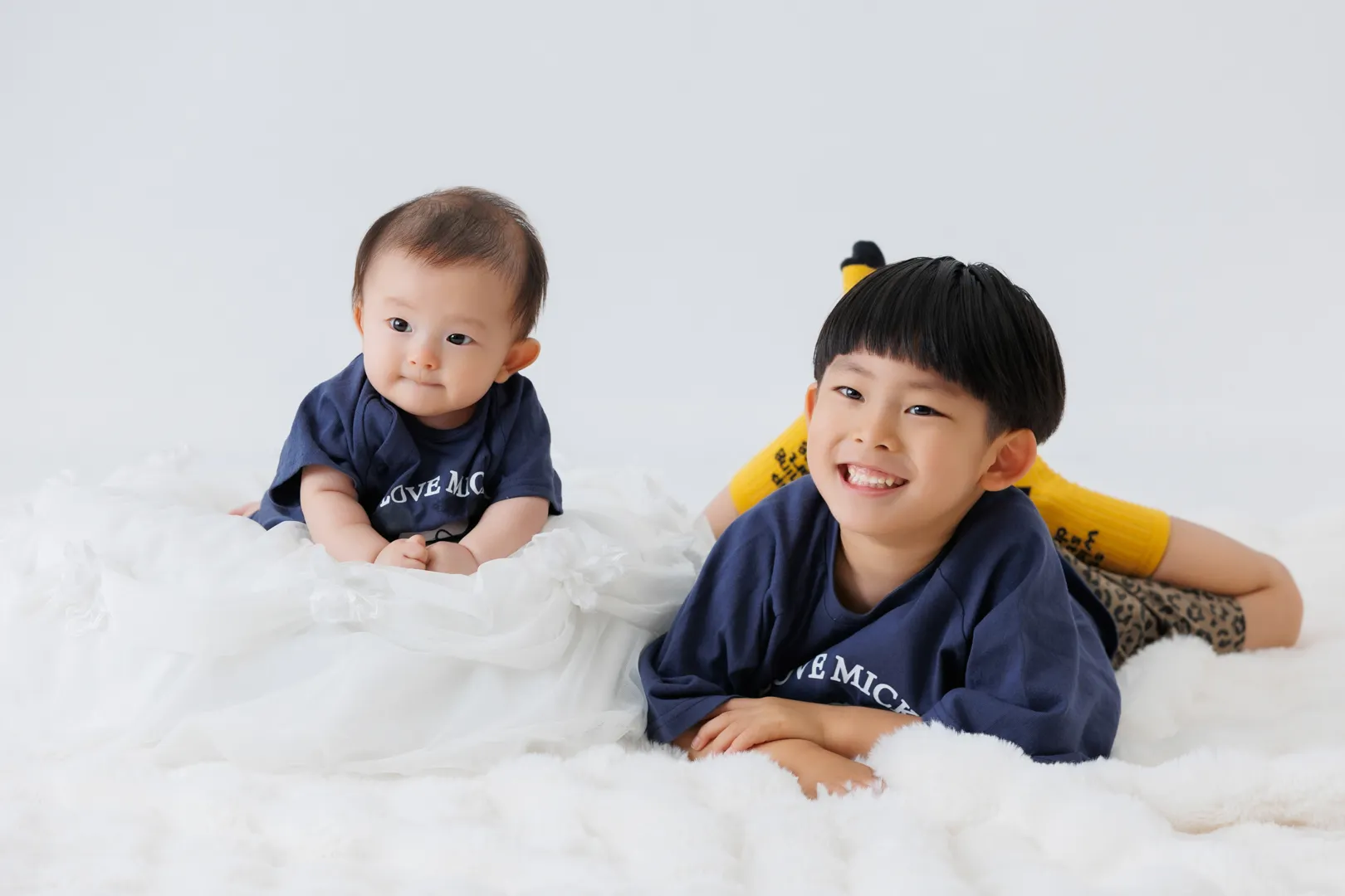 お宮参り 男の子 洋装衣装 兄弟と一緒に記念撮影 小松市 写真館 ヤマダフォト
