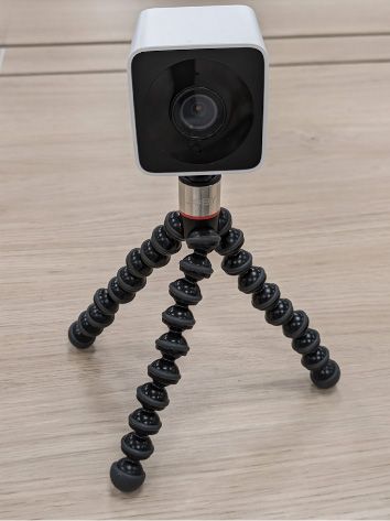 ATOM Cam 2やATOM Cam Swingを市販のカメラ用三脚やポールに設置