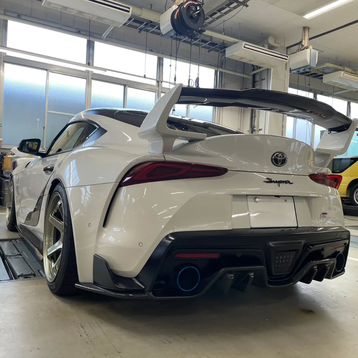 SilkBlaze/シルクブレイズ　トヨタ GRスープラ/DB82/DB22/DB42 （R01.05〜）サイドフラップ 純正D04単色塗装　品番：TSR90SU-SF シルクブレイズスポーツ サイドフラップ トヨタ GRスープラ DB82&frasl;DB42