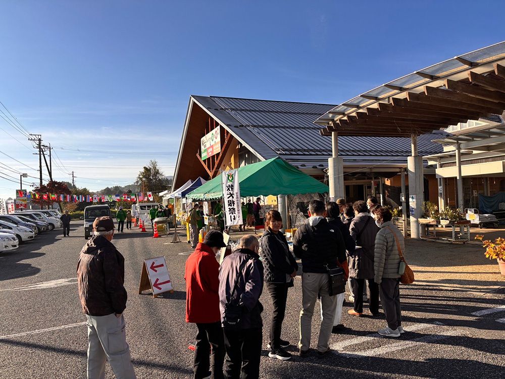 写真2-3-4. 大根祭り開催を待つ列