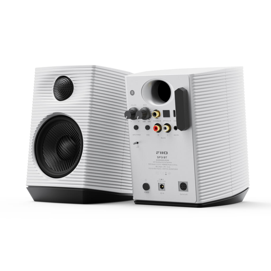 優れたダイナミクスと音場表現を実現するデスクトップスピーカー