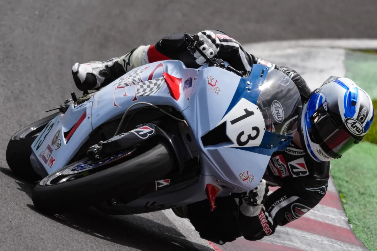 PRIVATIA ロードバイク ホワイト/レッド 千田 俊輝 ｜2025 ライダー紹介｜JRR 全日本ロードレース