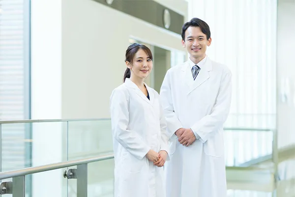 大学病院歯科衛生士の資格を取得し、大学病院で活躍!最先端の医療現場で多職種と連携し、専門性を高めながら成長し、患者の健康と笑顔を支えます。