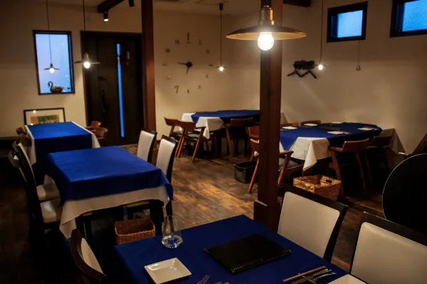 kirak（キラク）店内テーブル席