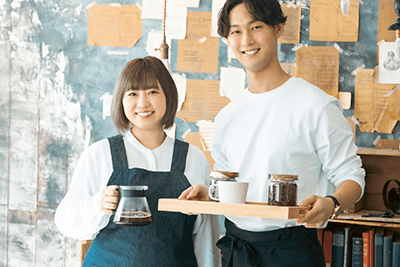 カフェ経営者写真