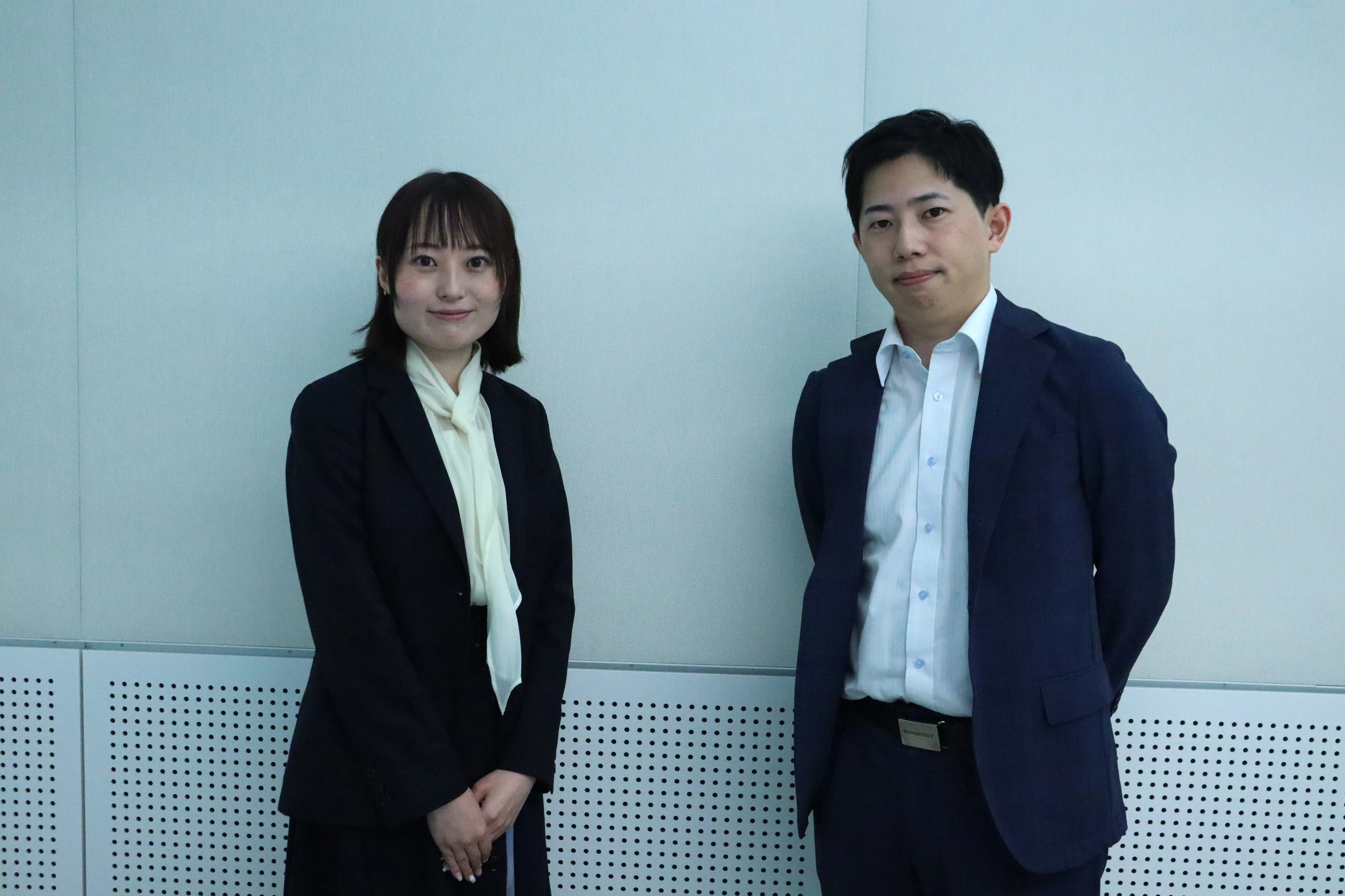 長谷川 吏奈子(はせがわ りなこ)さん(左)と小松 史尭(こまつ ふみあき)さん(右)