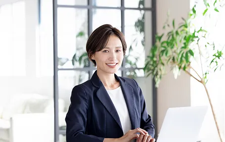 コンシェルジュの女性