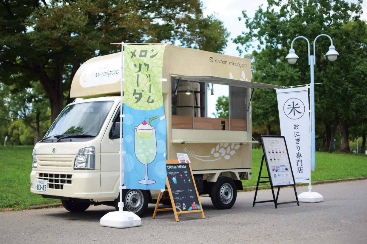 【ロロ】移動式屋台　キッチンカー【ホワイト】 キッチンみのりごろ｜キッチンカーの移動販売