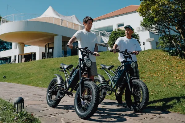 ボネック　田園の別荘、私の青い自転車　リトグラフ　２枚セット E-BIKE（イーバイクレンタル）｜AOSHIMA PICNIC CLUB（アオシマ