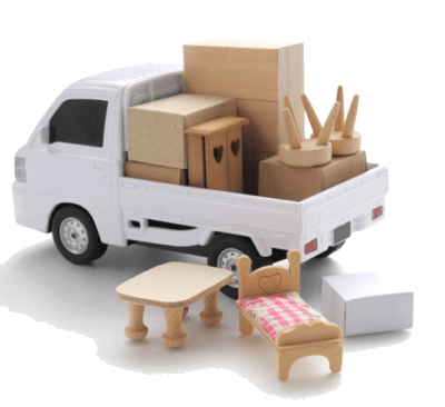 不用品を積み込んだトラック画像