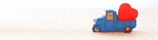 あきる野市の不用品を積んだトラックのイラスト