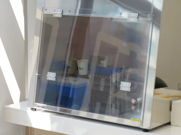 アズワン株式会社の医療用卓上遠心機