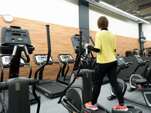 ALMO FIT （アルモ フィット）西九条店 ─ 初心者や女性も安心、本格派