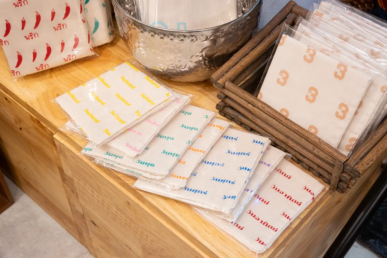 タイ文字グッズでおなじみ、チャトチャック市場の雑貨店「champa」人気
