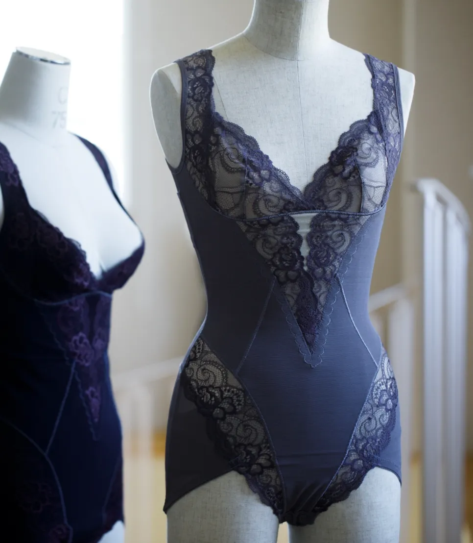 ナウクチュール　カップレスボディスーツ　ウエストニッパー　セット ナウクチュール カップレスボディスーツ ウエストニッパー セット